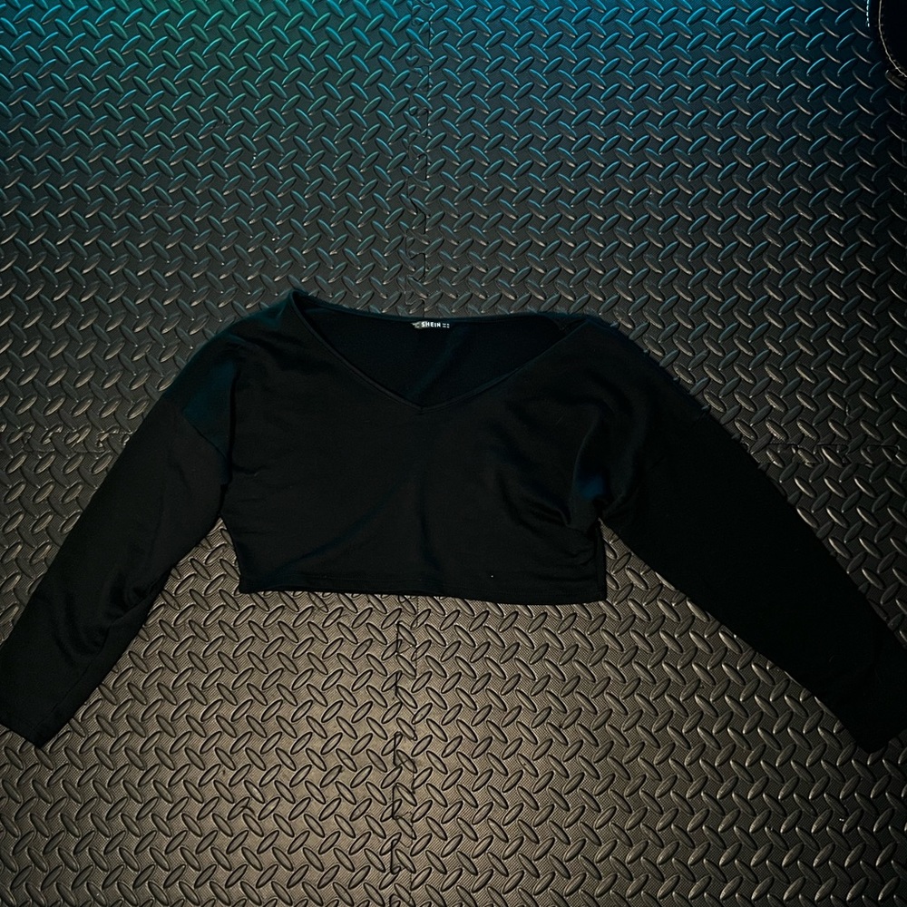 SHEIN black long sleeve crop top